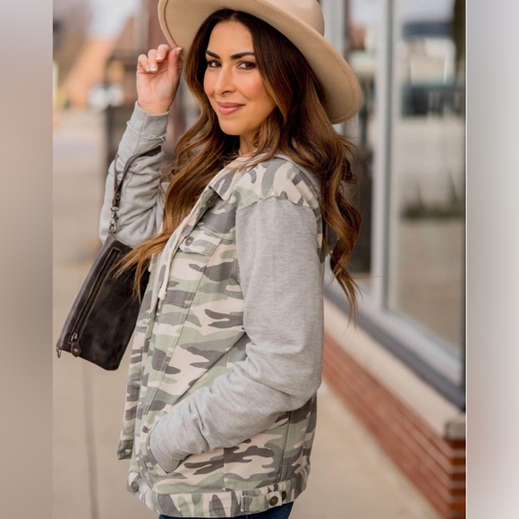 Betseys Boutique Camo Sweatshirt Accent Jacket size S - Picture 1 of 3
